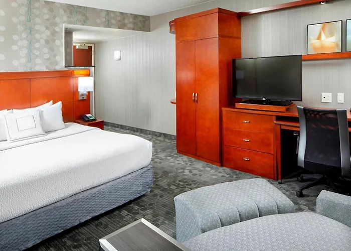 Courtyard By Marriott San Antonio Six Flags At The Rim